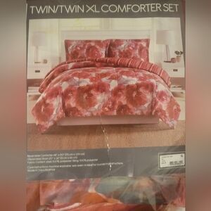 Elegant Tinsley Red/Silver Floral Twin/TwinXL Comforter Set